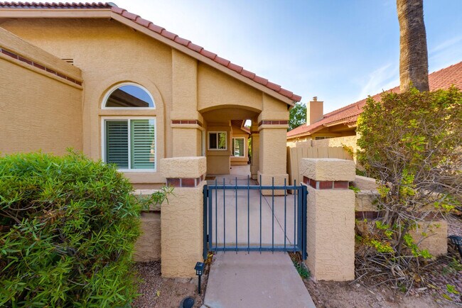 Building Photo - 552 N Fountain Cir