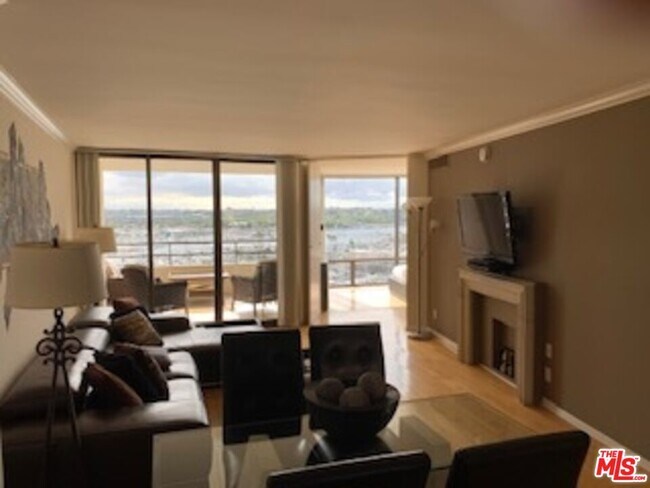 Building Photo - 4314 Marina City Dr