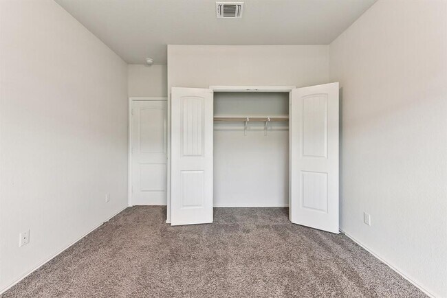 Building Photo - 133 Nathaniel Dr