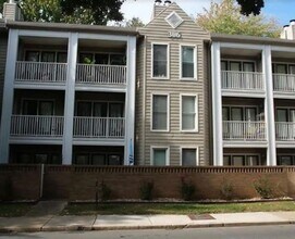 Building Photo - 306 S Cedar St