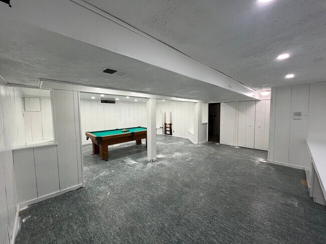 Building Photo - 43309 Westview Dr