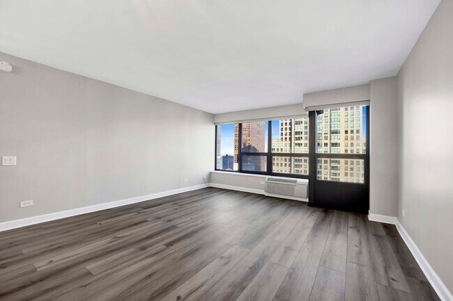 Building Photo - 30 E Huron St