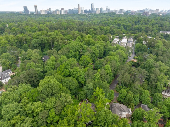 Building Photo - 306 Pinecrest Rd NE