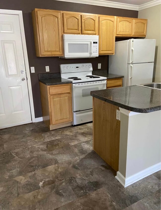 Building Photo - Apt D