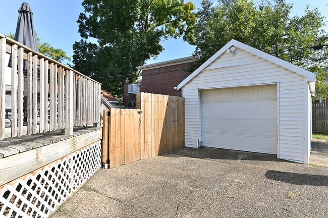 Building Photo - 511 Cannons Ln
