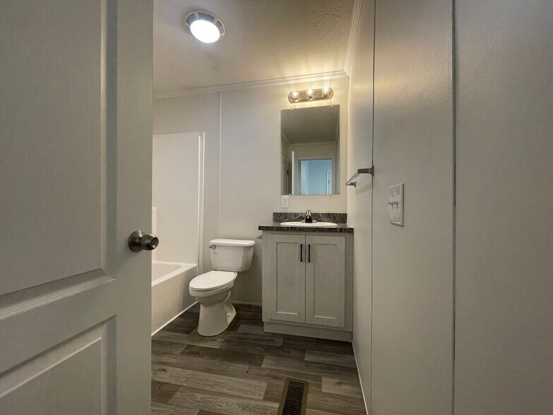 Building Photo - 16242 Frontenac Ave