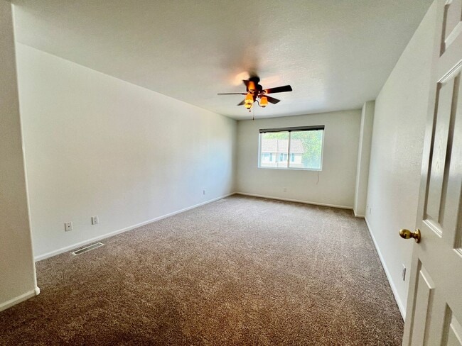Building Photo - Townhome for Rent in New Castle