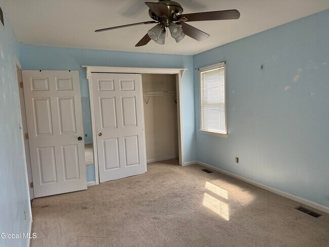 Building Photo - 1 Robin Hood Ct
