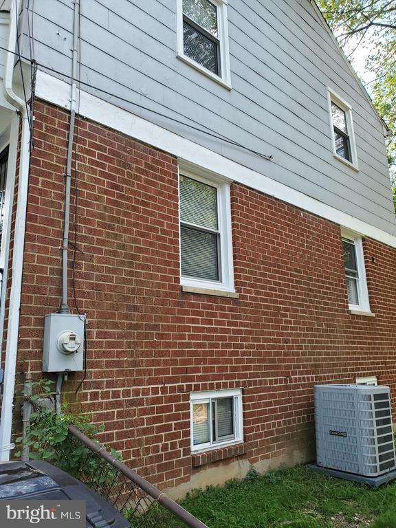 Building Photo - 4563 Akron St