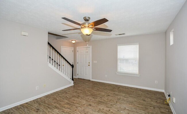 Building Photo - 612 Spanish Oak Dr
