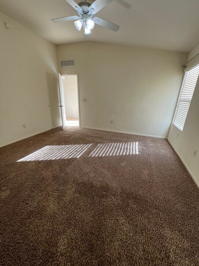 Building Photo - Townhome For Rent