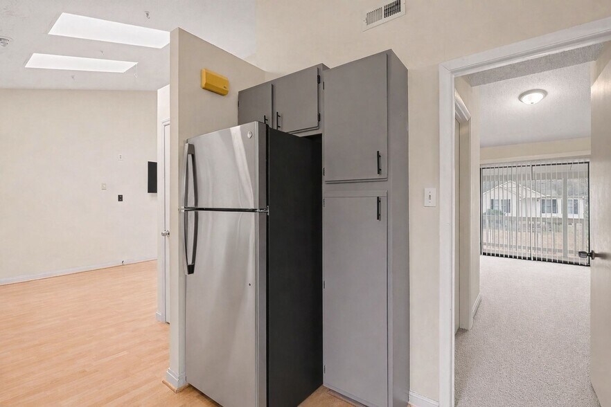 Building Photo - 205 Spring St