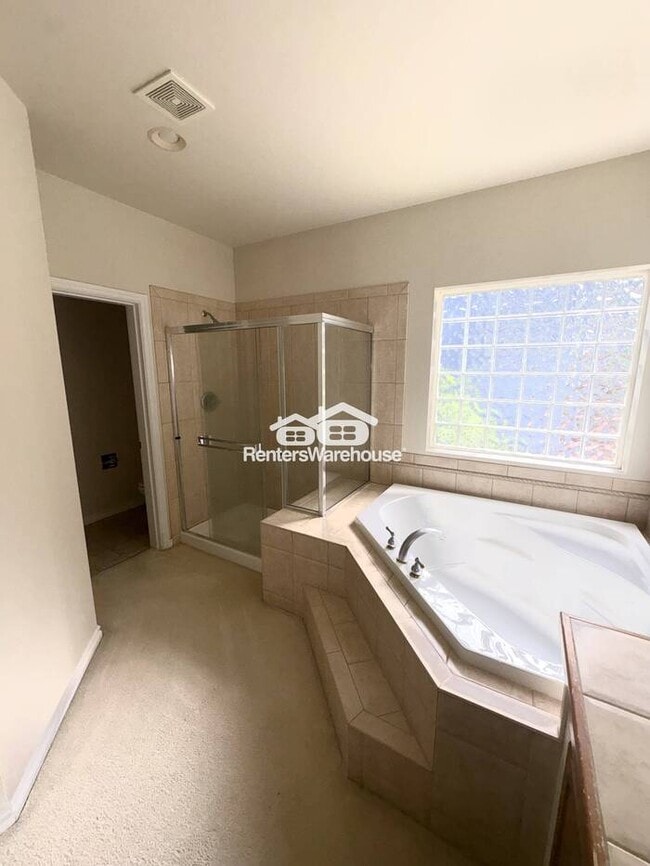 Building Photo - 4 Bedroom Maple Valley Home with a Bonus Room!