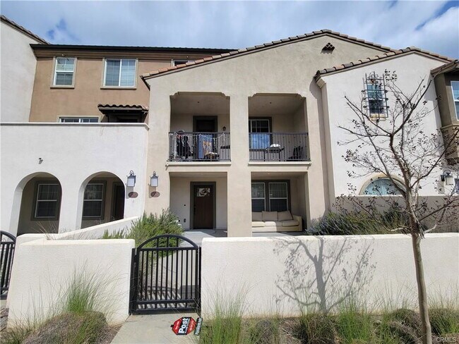 Building Photo - 909 Santa Fe Ave