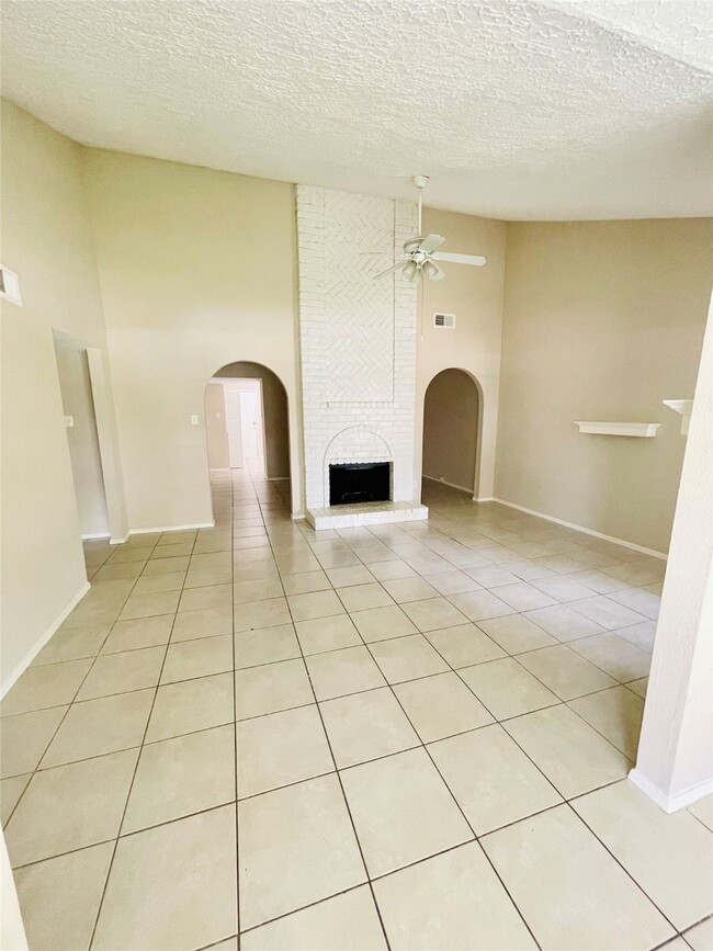 Building Photo - 19319 Lazy Valley Dr