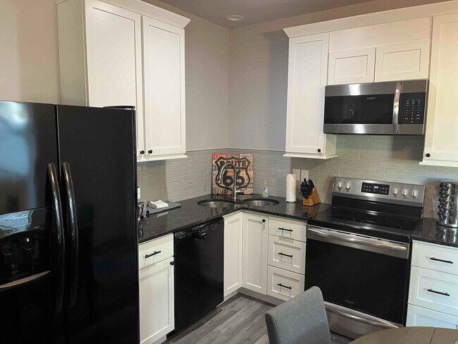 Building Photo - 1251 Canyon Shores