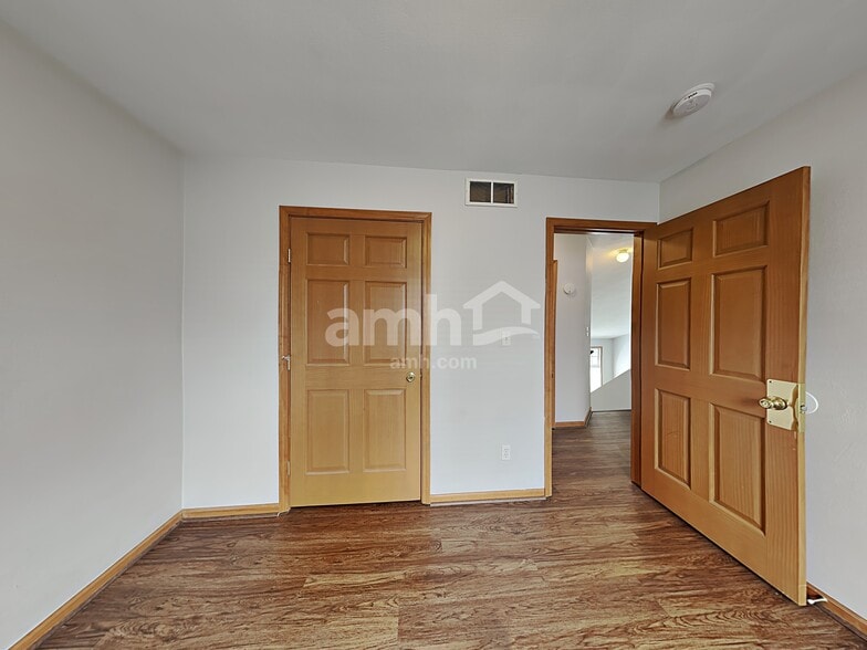 Building Photo - 3042 Bauer Dr