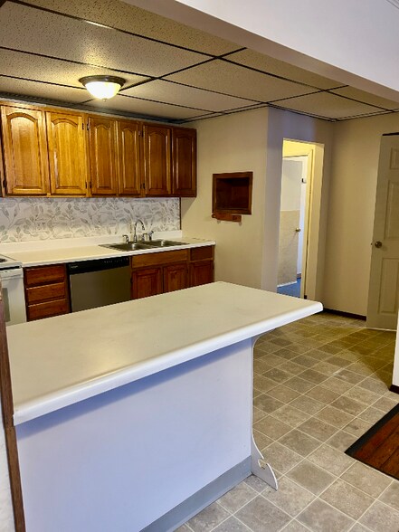 Building Photo - 331-333 W Main St