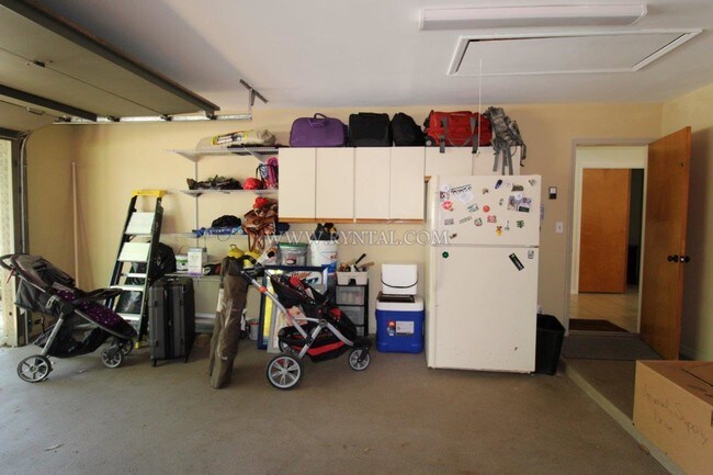 Building Photo - 8233 Cypress Lake Dr