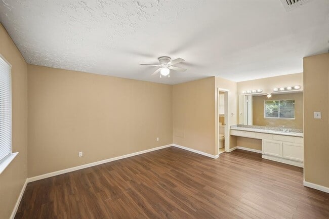 Building Photo - 3714 Embarcadero Dr