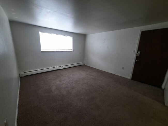Building Photo - Now Leasing: Updated 2BR in Golden 4-Plex ...