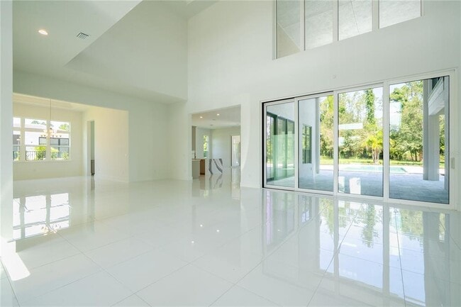 Building Photo - 16044 Pendio Dr