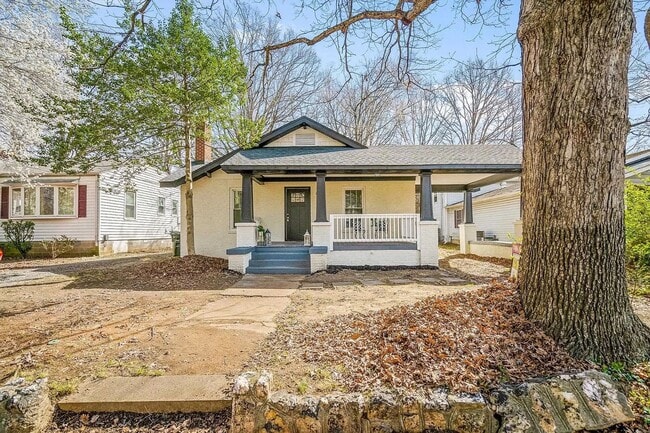 Building Photo - Charming 3-Bedroom Home with Modern Amenities and Spacious Backyard