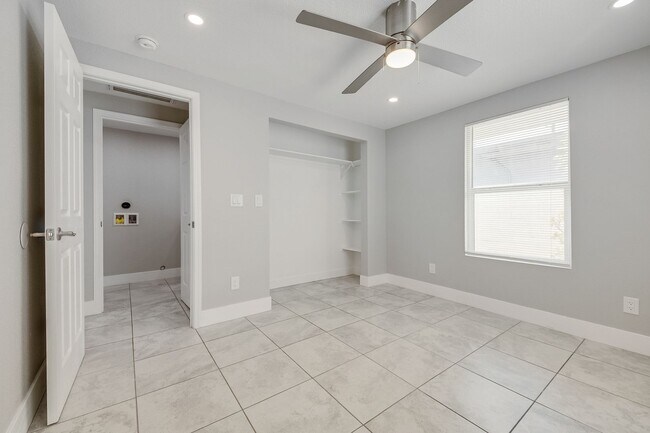 Building Photo - 2318 N Bassler St