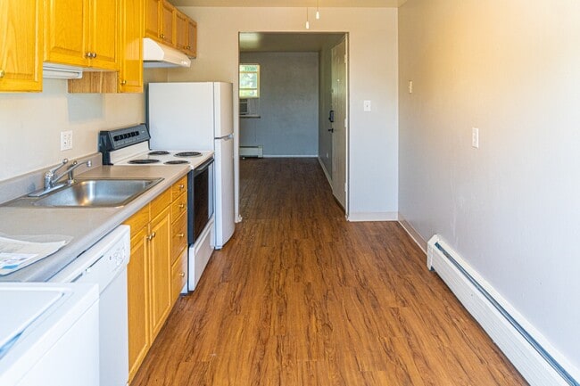 Building Photo - 2396 S Linden Ct