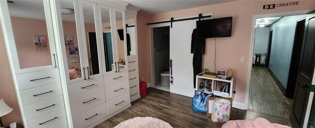 Building Photo - 5583 Julian Pl