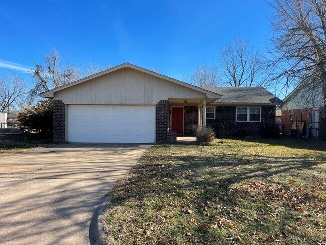 Primary Photo - Beautiful 3 bed home for rent in Midwest C...