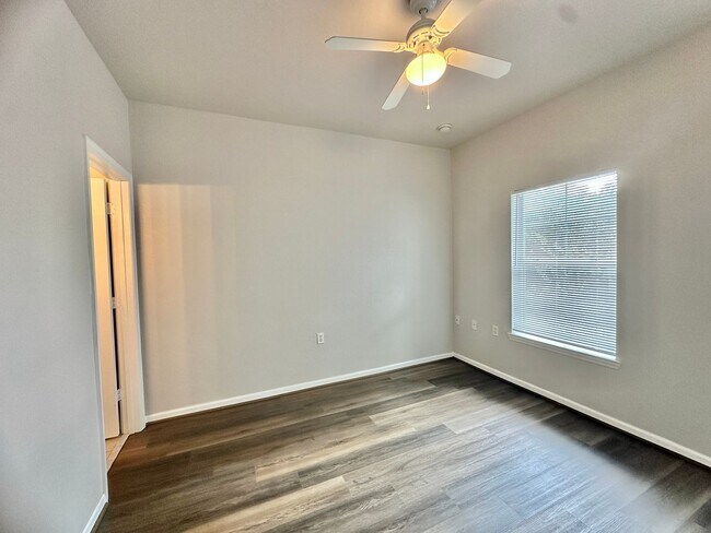 Building Photo - Stylish 2 bed, 2.5 Bath Condo in Magnolia ...