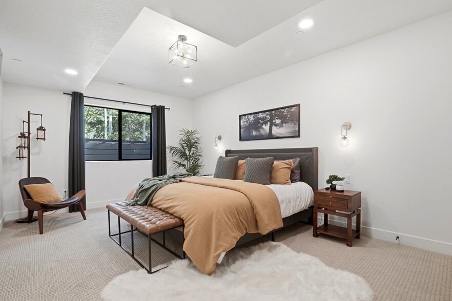 Building Photo - 1000 W Upper Cove Rd
