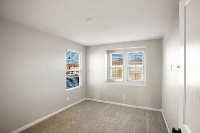 Building Photo - Inspirada Beauty With Bed and Bath On 1st Floor