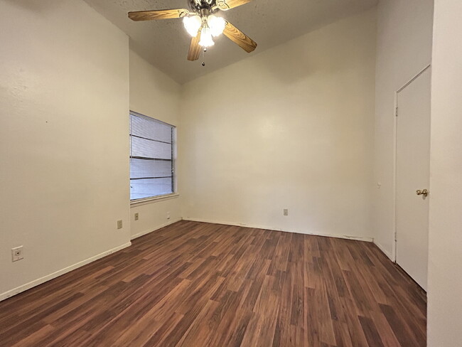 Building Photo - Cute Duplex in Whisperwood