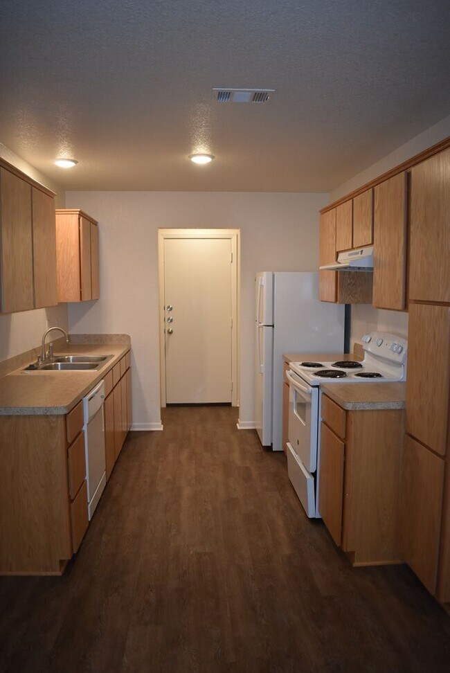 Building Photo - 201 Coby Dr