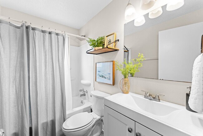 Building Photo - Spacious 4 Bedroom, 2 Bath Home on Boise Bench!