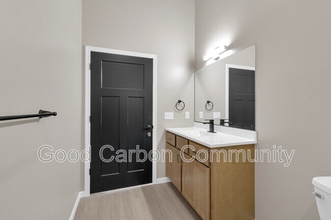 Building Photo - 401 Central