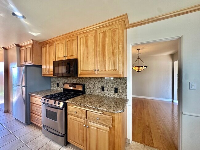 Building Photo - Meticulously Upgraded Single Family Home P...