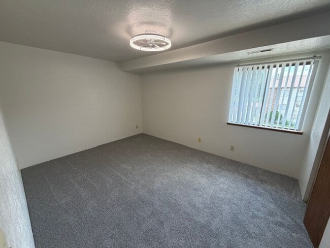 Building Photo - 2211 Spansail Dr