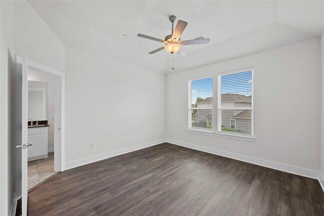 Building Photo - 1810 Roseburg Dr
