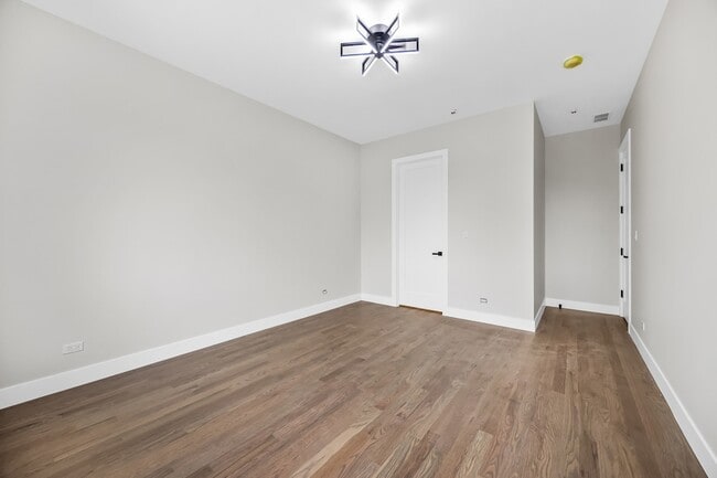 Building Photo - 4543 S Ellis Ave