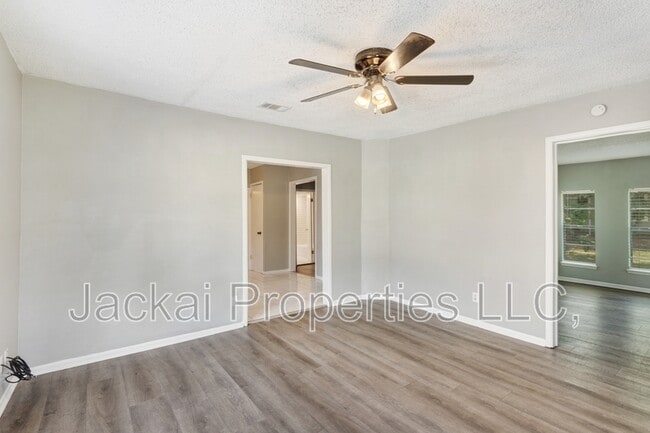 Building Photo - 929 Rice St