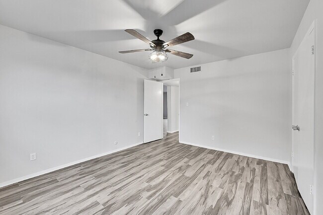 Building Photo - $1,700.00 - 2 Beds 1 Bath, Single Family H...