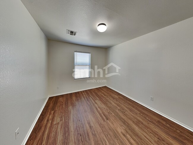 Building Photo - 8561 N 63rd Dr