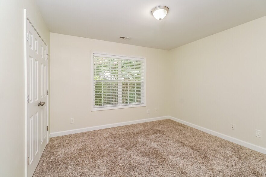 Building Photo - 2970 Deep Cove Dr NW