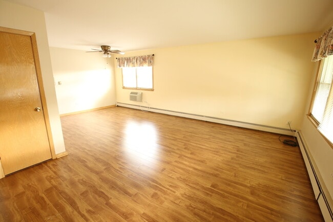 Building Photo - 5501 N Mango Ave