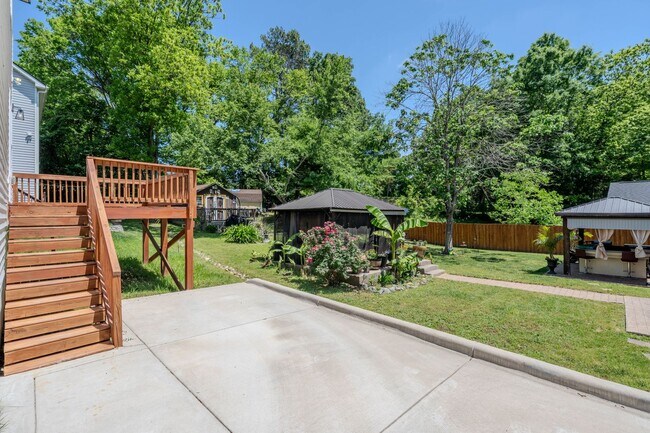 Building Photo - 2804 Cannada Ave