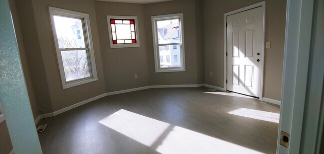 Front room/Third bedroom - 58 Paine St