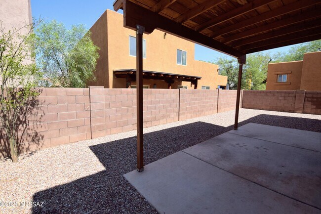 Building Photo - 2926 N Cardell Cir